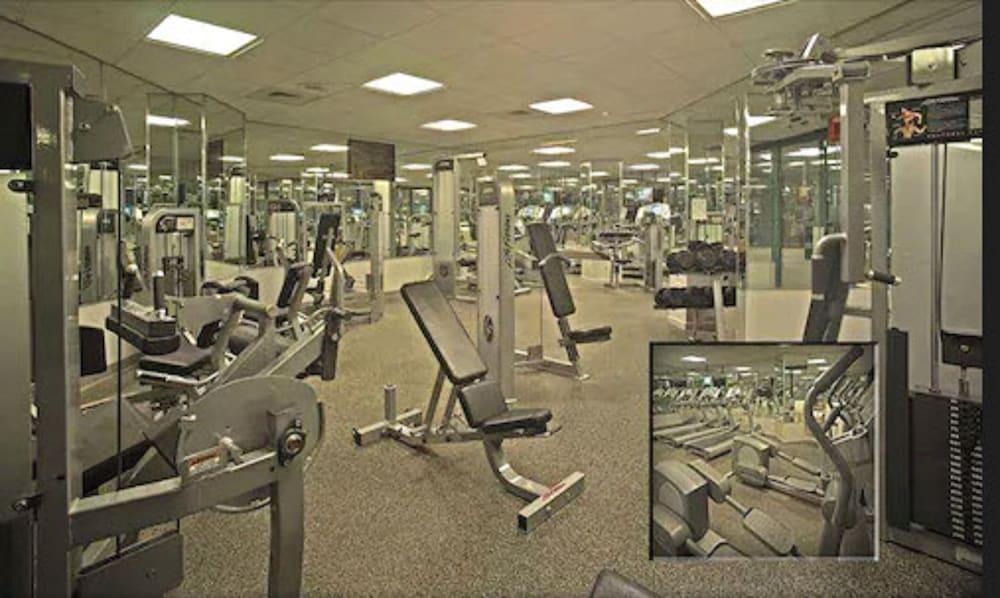 Hilton Long Island/Huntington Hotel Melville Bagian luar foto