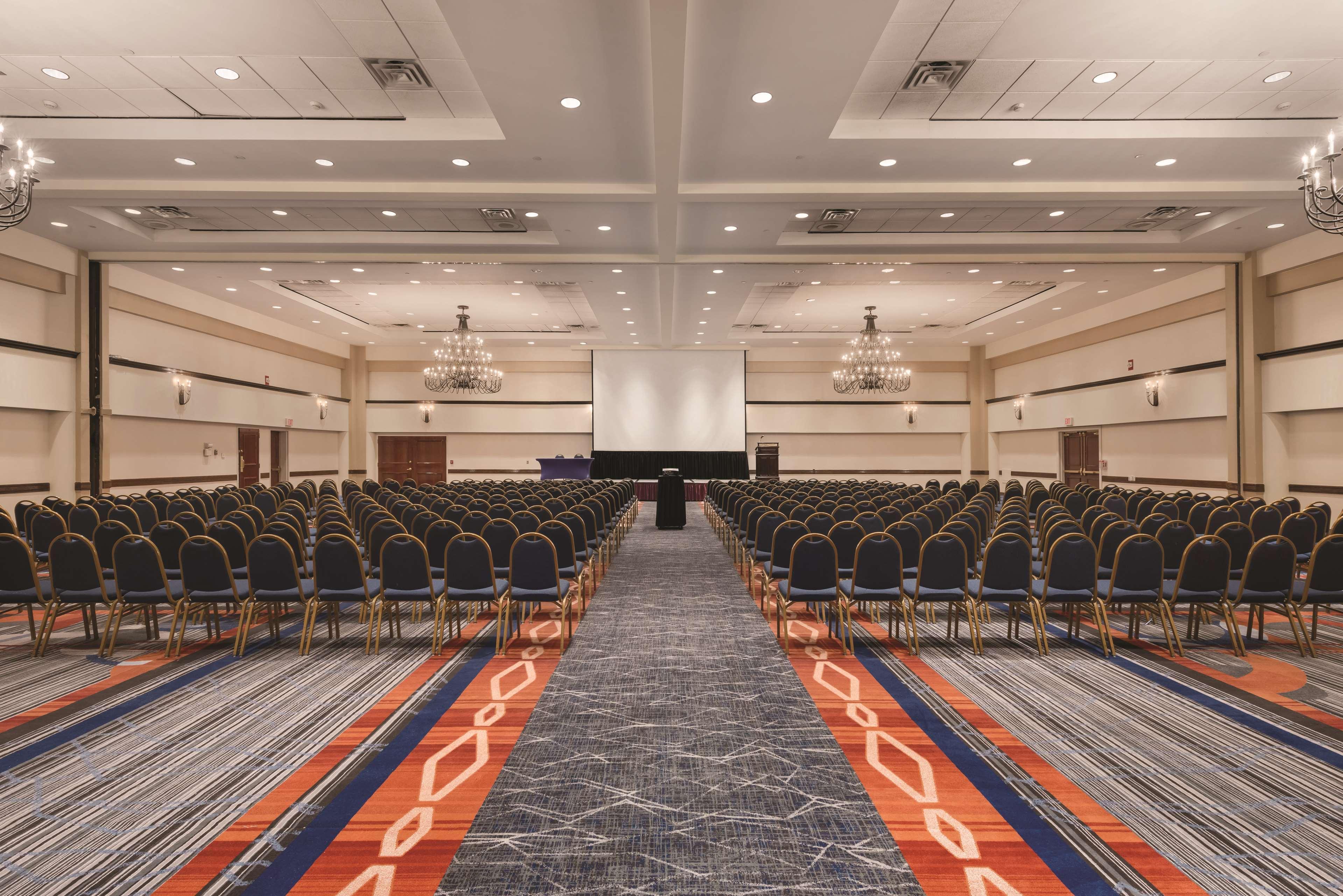 Hilton Long Island/Huntington Hotel Melville Bagian luar foto