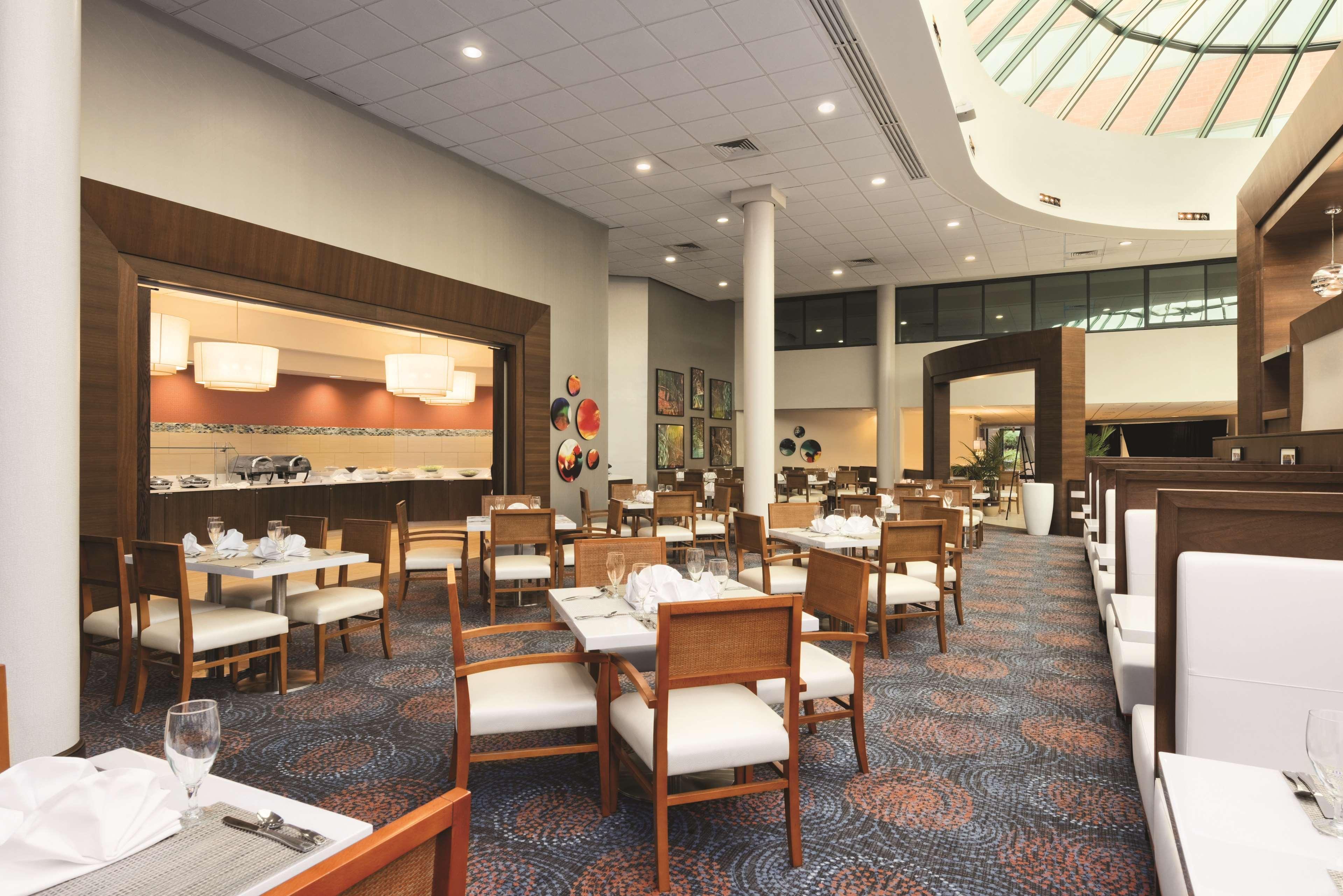 Hilton Long Island/Huntington Hotel Melville Bagian luar foto