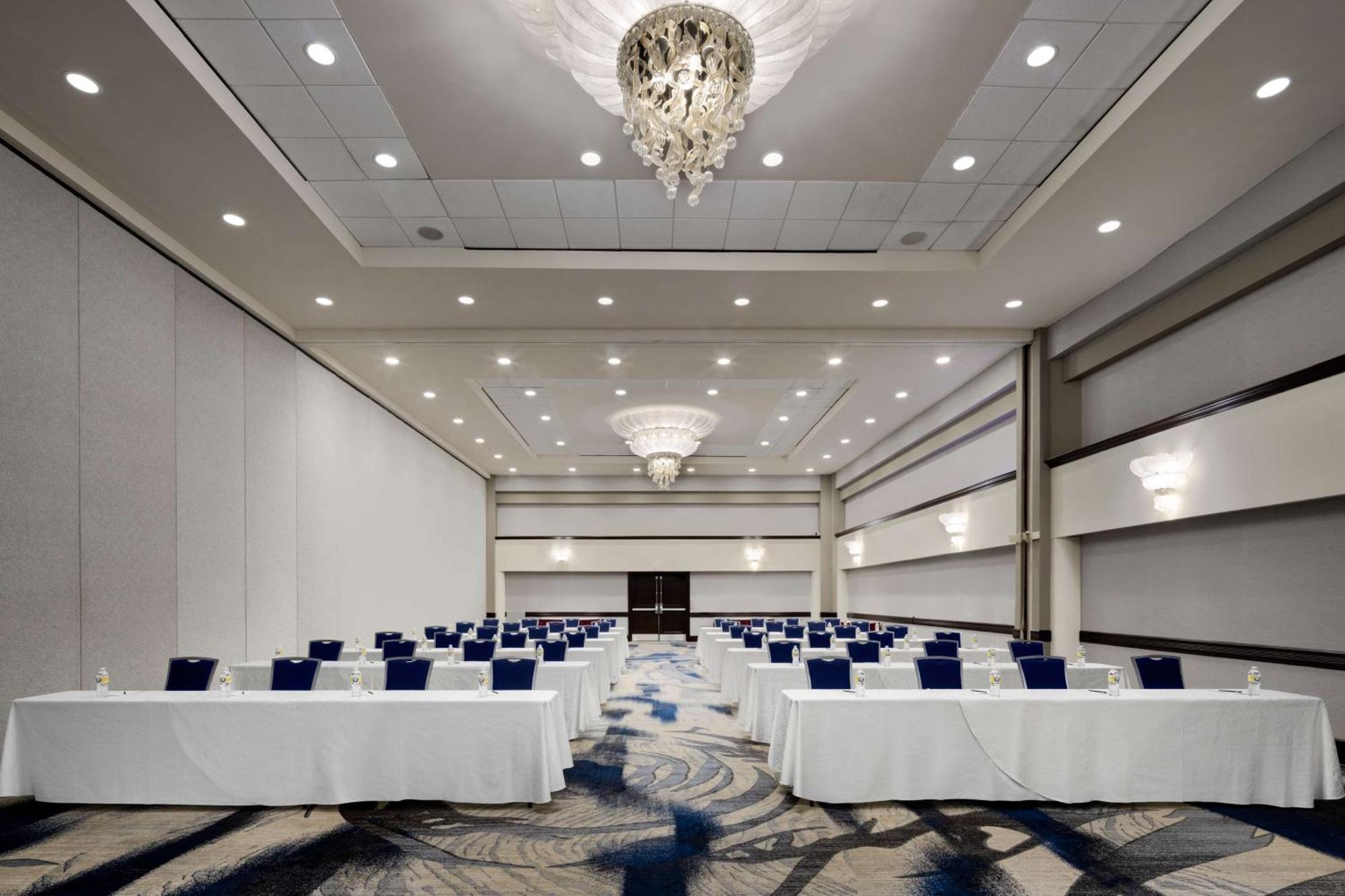 Hilton Long Island/Huntington Hotel Melville Bagian luar foto