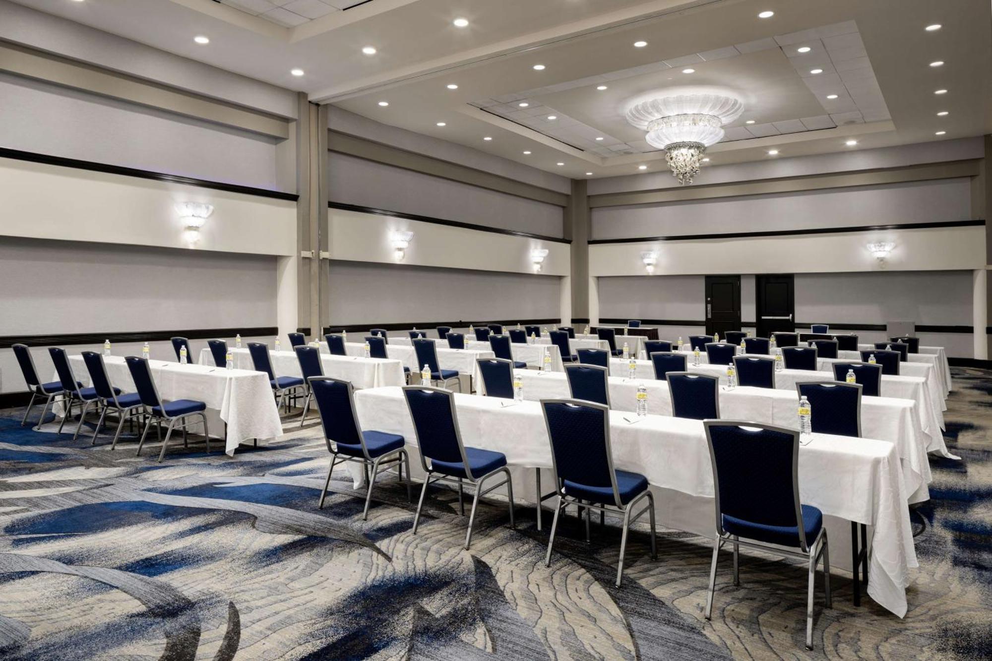 Hilton Long Island/Huntington Hotel Melville Bagian luar foto