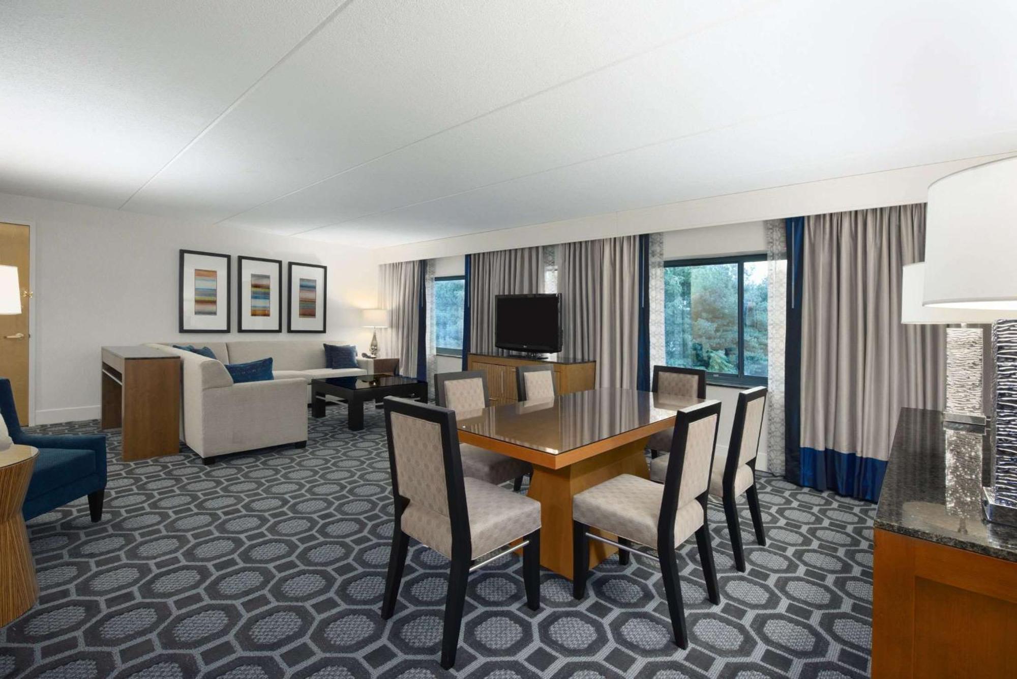 Hilton Long Island/Huntington Hotel Melville Bagian luar foto