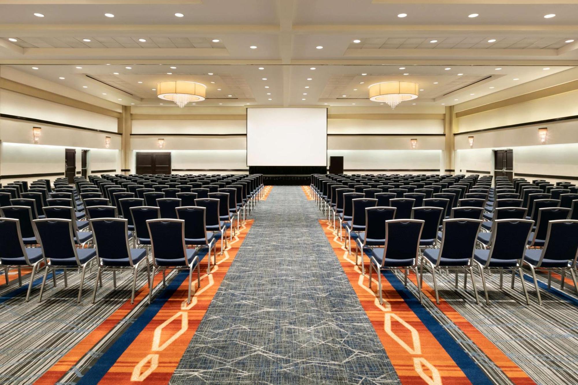 Hilton Long Island/Huntington Hotel Melville Bagian luar foto