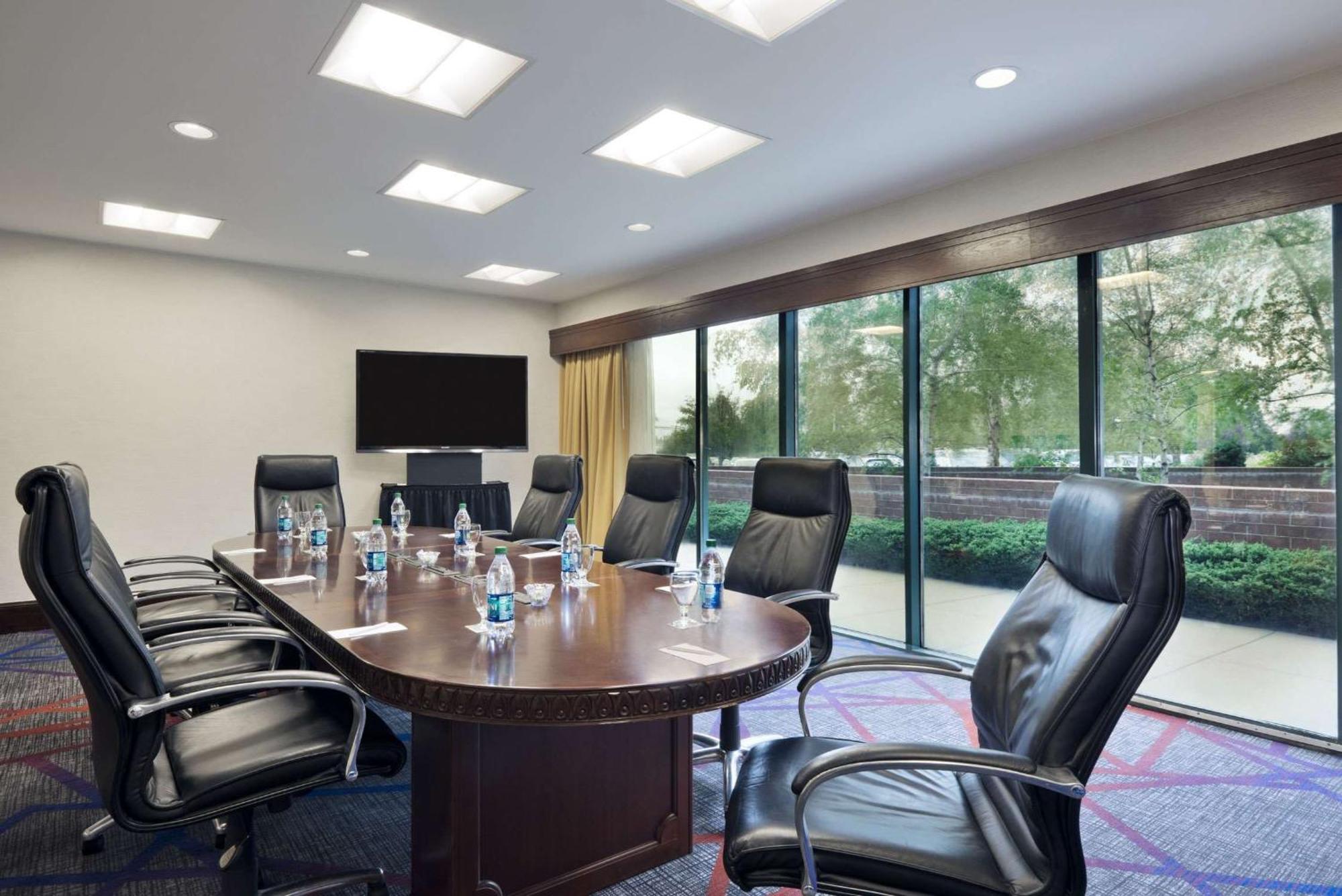 Hilton Long Island/Huntington Hotel Melville Bagian luar foto