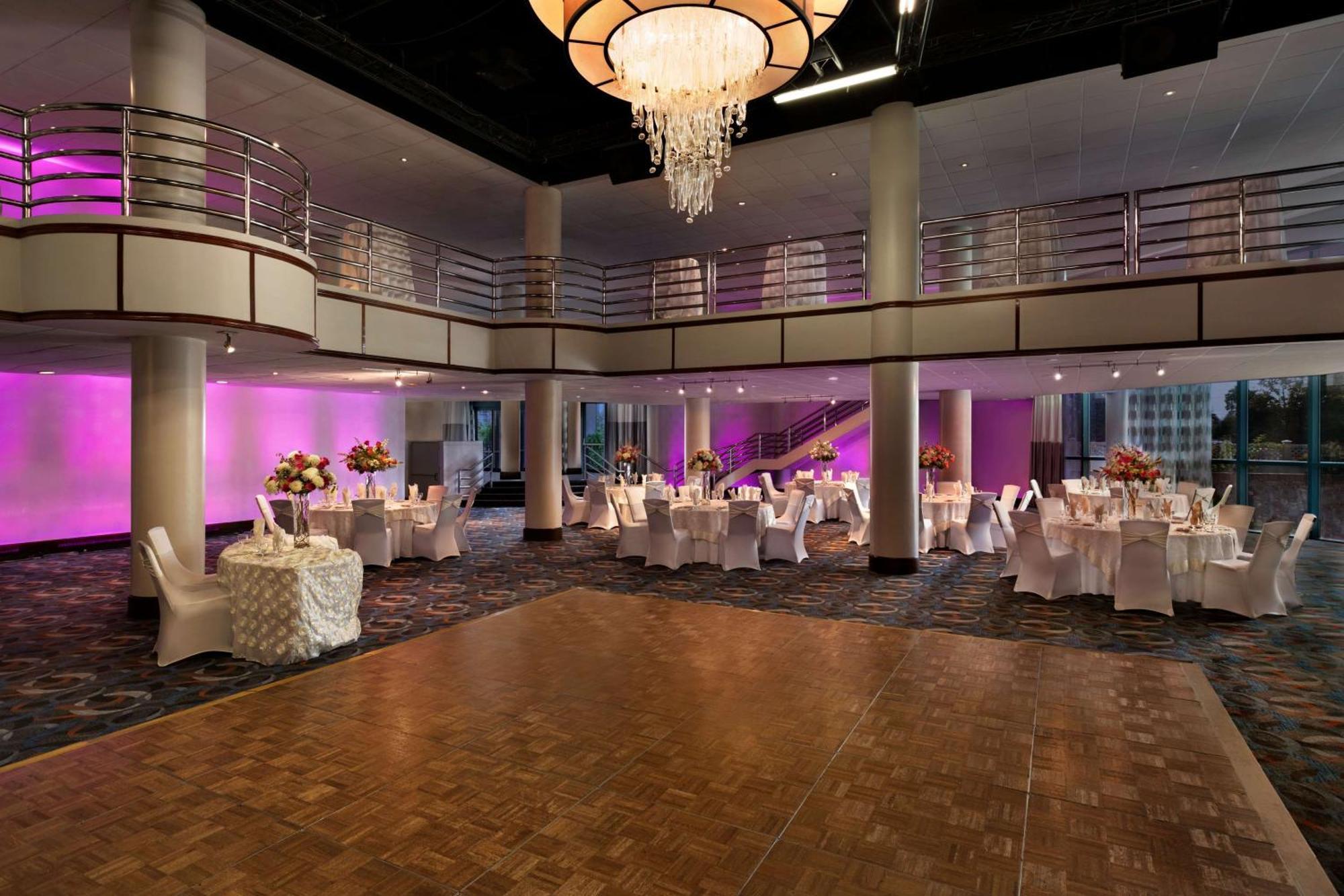 Hilton Long Island/Huntington Hotel Melville Bagian luar foto